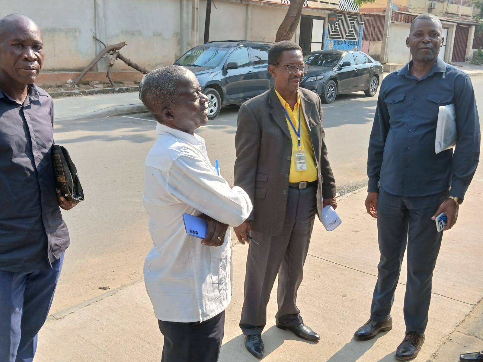 Sr. Jovete, representante da RENARDEFPON na caixa de Protecção Social do MININT, Presidente da RENARDEFPON Dr. Eduardo Martins Geraldo, Secretário Geral José Pinto Falcão e Delegado da Província do Namibe.