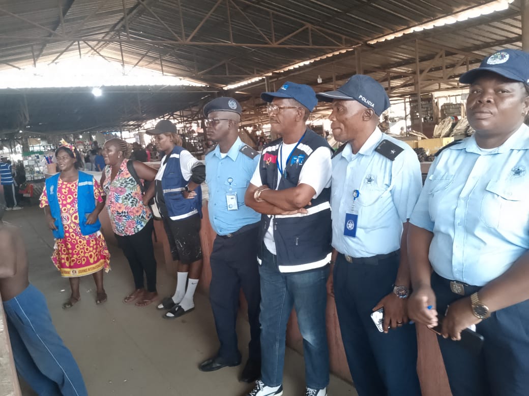 Actividade de campo(Campanha de sensibilização/combate a cólera e outras pandemias, endemias - Mercado do Zango 1, Ícolo e Bengo. Direcção: José Pinto Falcão , Secretário Geral)

Participação: Vanuza da Piedade - Área de Justiças e Reinserção das viúvas e órfãos, Administrador do mercado, corpo de proteção Civil e Bombeiros, PNA local, Representante da Saúde Pública e vendedores do mercado e sociedade pública